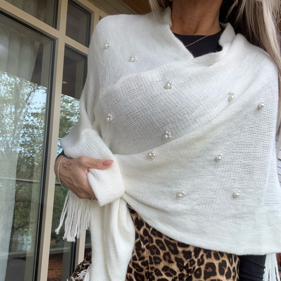 New NWOT couture gems white ivory poncho sweater with pearl beads winter - Picture 2 of 12